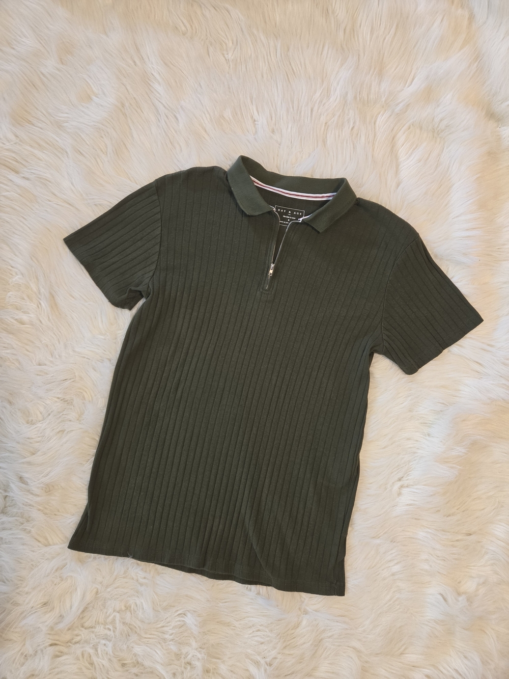 Mens Ribbed Short-Sleeve Polo with Zip in Olive Green